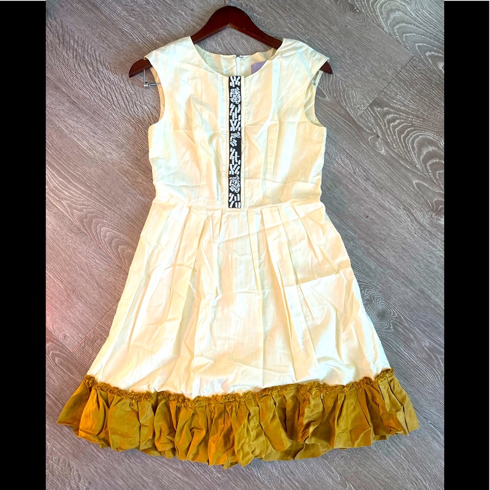 Vera Wang party dress in cream with gold silk and bead detail (size 2)